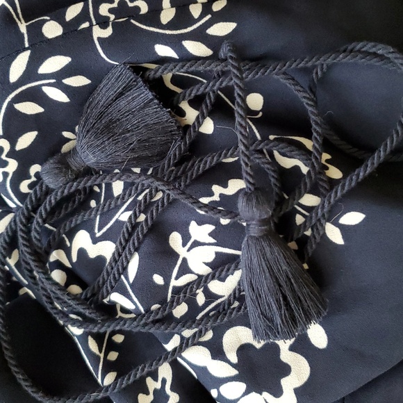 Maison Jules Cold Shoulder Dress 8 Navy White Floral - Picture 13 of 13